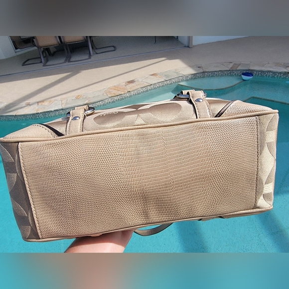 Coach Signature Buckle Tote Bag Tan With Leather Trim - Picture 13 of 14